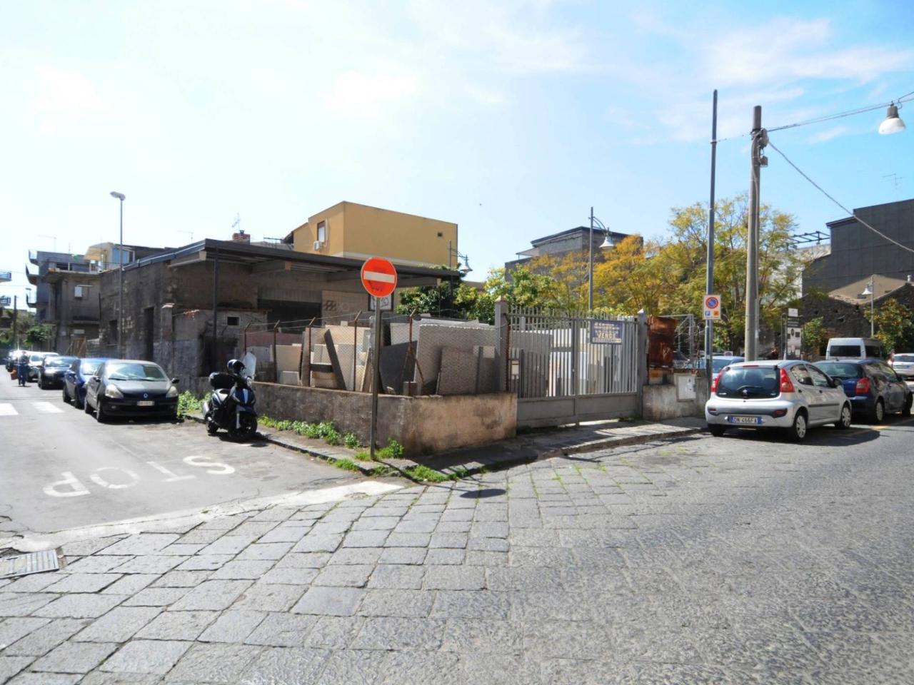 Negozio in Via dei Mulini 31, Misterbianco, {3} - Foto 1