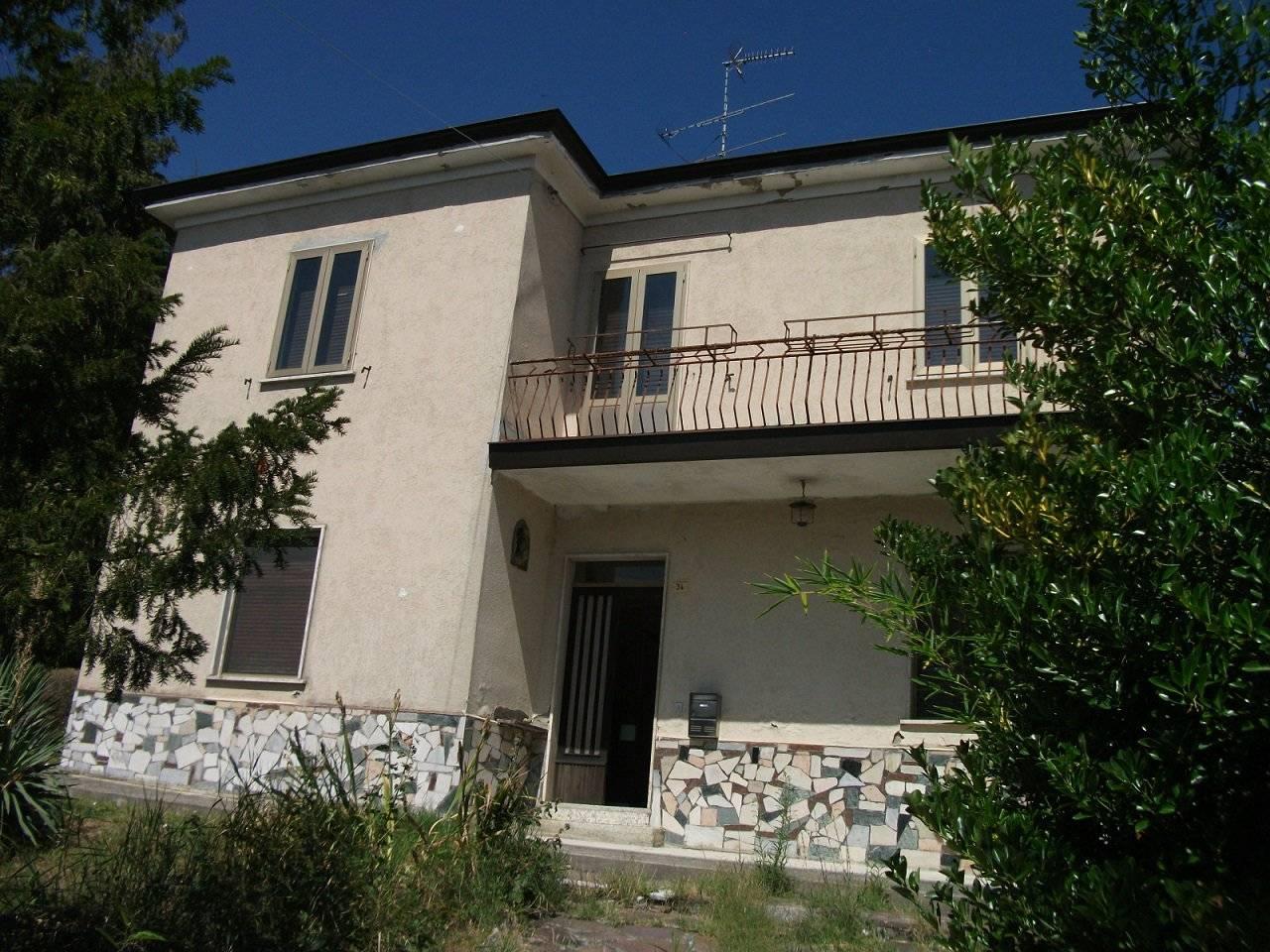 Villa in vendita a Gropparello
