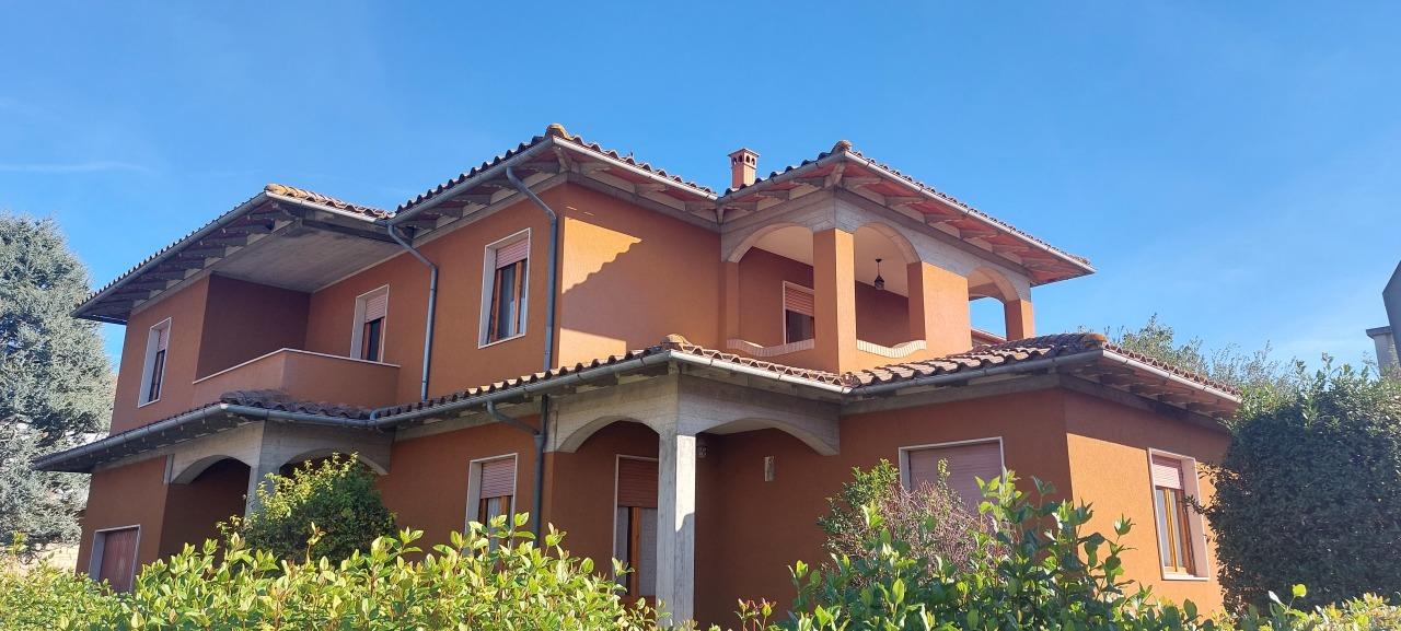 Villa in vendita a Asciano