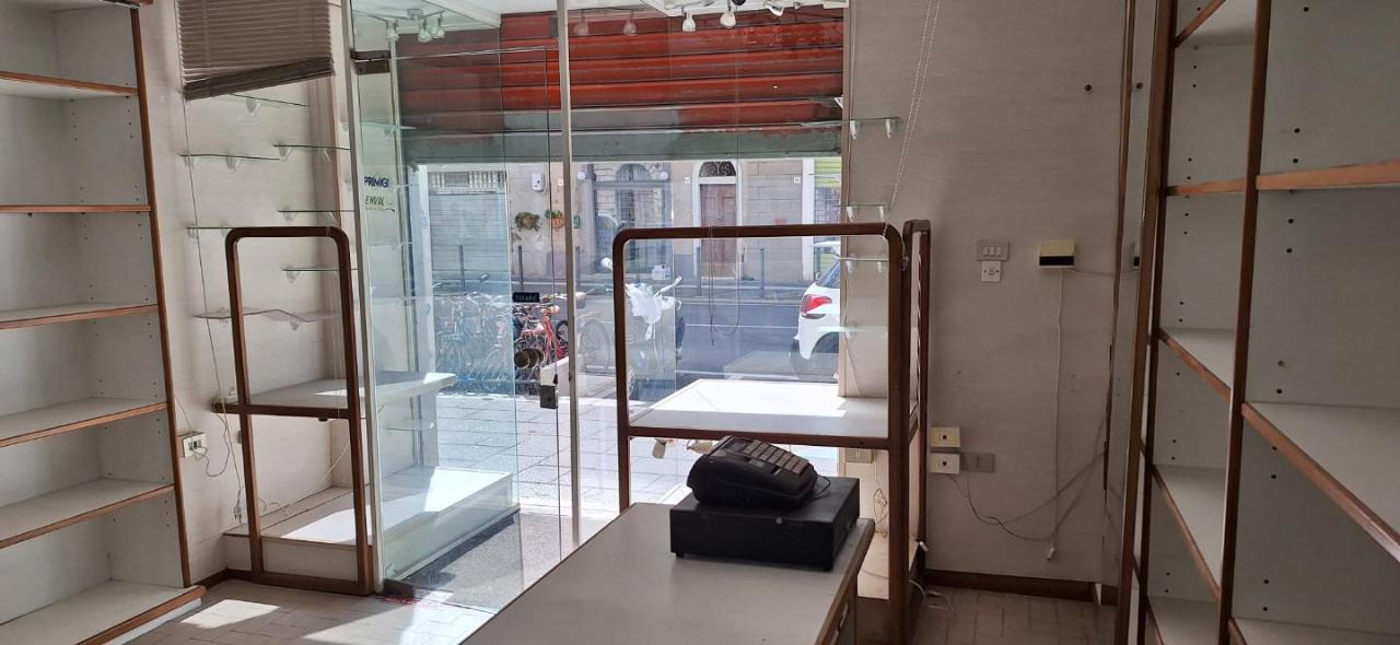 Locale commerciale in , Livorno, {3} - Foto 1