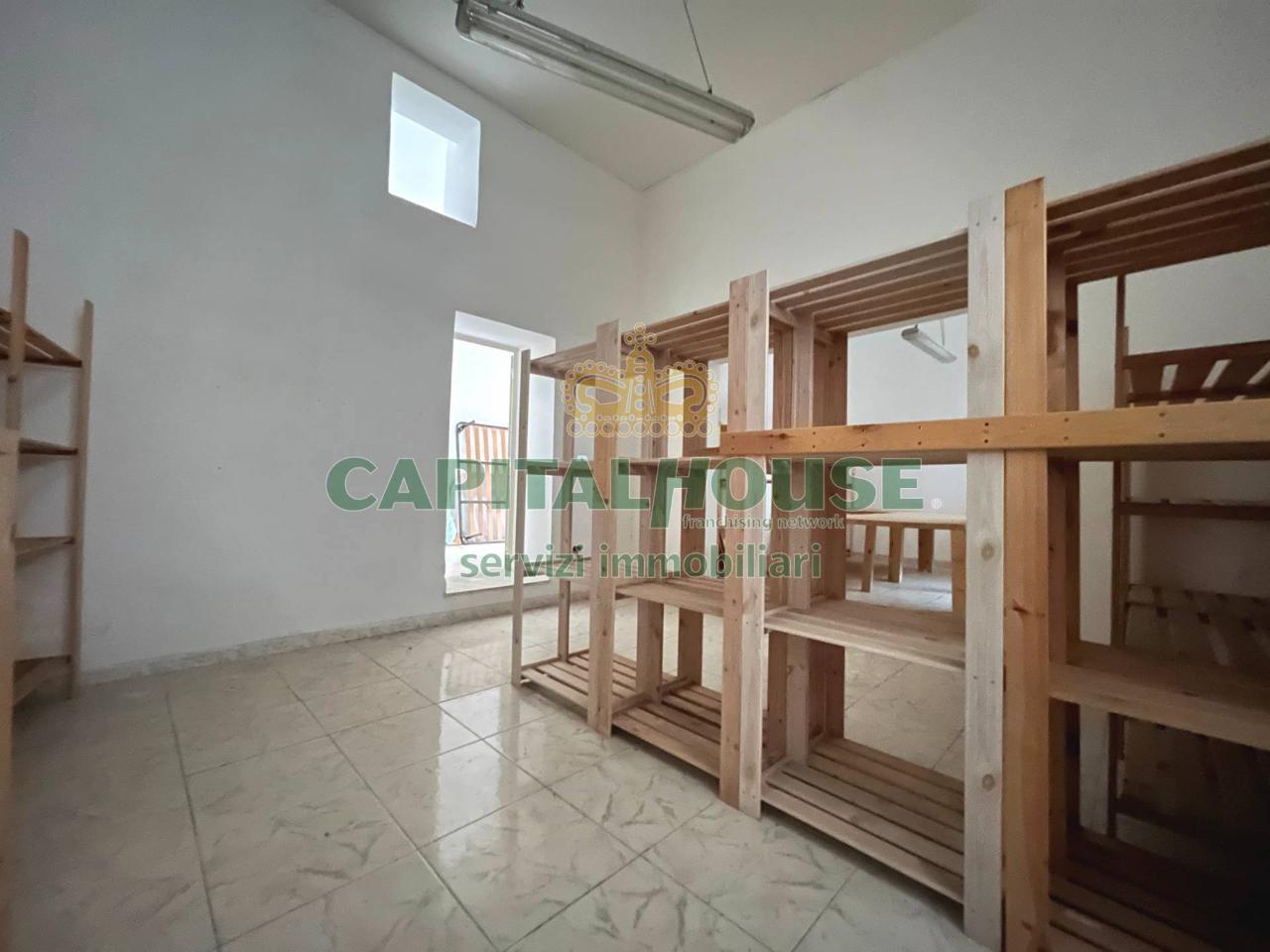 Esercizio commerciale in Via Pasquale Fratta, Santa Maria Capua Vetere, {3} - Foto 2