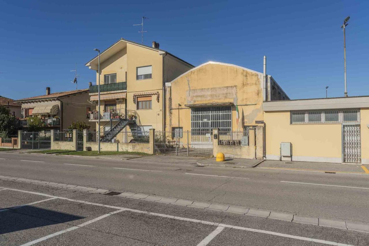 Magazzino in Via San Carlo 64, Poggio Renatico, {3} - Foto 1