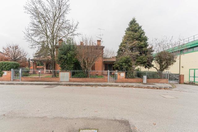 Single-family villa in Via N. Green 15, Bentivoglio - Photo 1