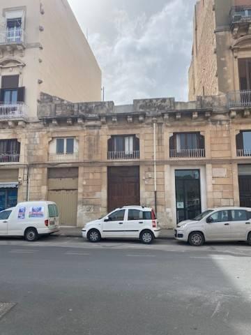 Palazzina commerciale in Via Alessandro Rizza, Siracusa - Foto 1