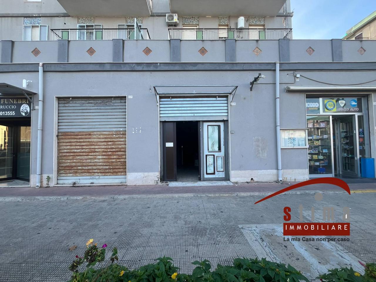 Negozio in Viale dei Comuni 137, Siracusa, {3} - Foto 1