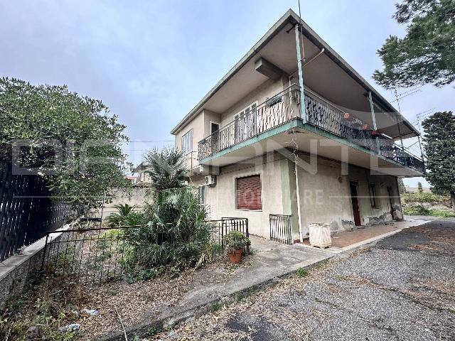 Villa in Via Antonino di Sangiuliano 69, Sant'Agata li Battiati - Foto 1