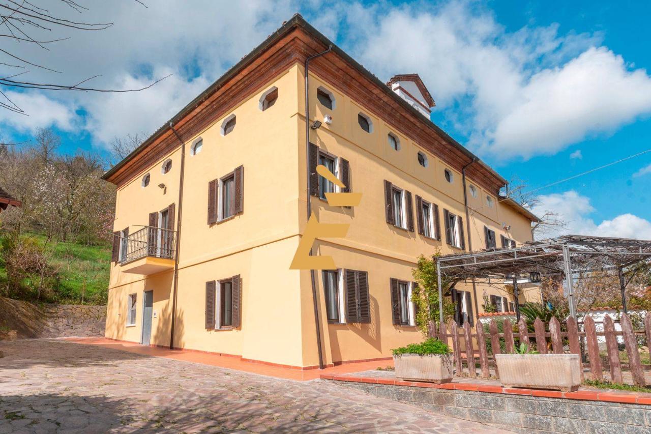 Villa in vendita a Montecastello