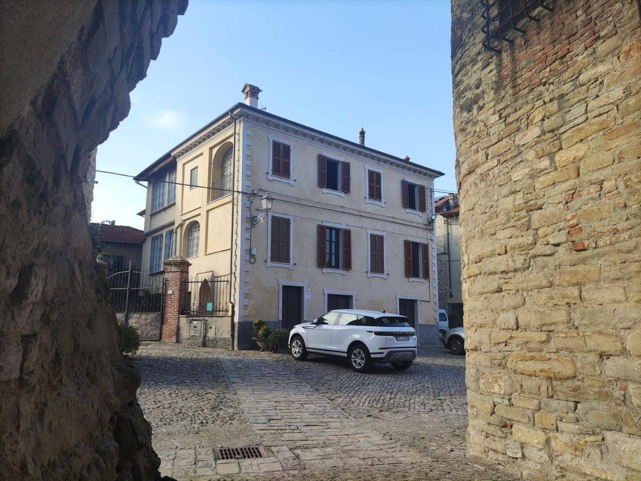 Villa in vendita a Monastero Bormida