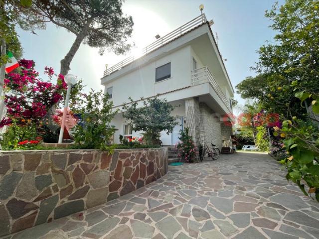 Two-family villa in {3}, Via di Terracina 1 - Photo 1