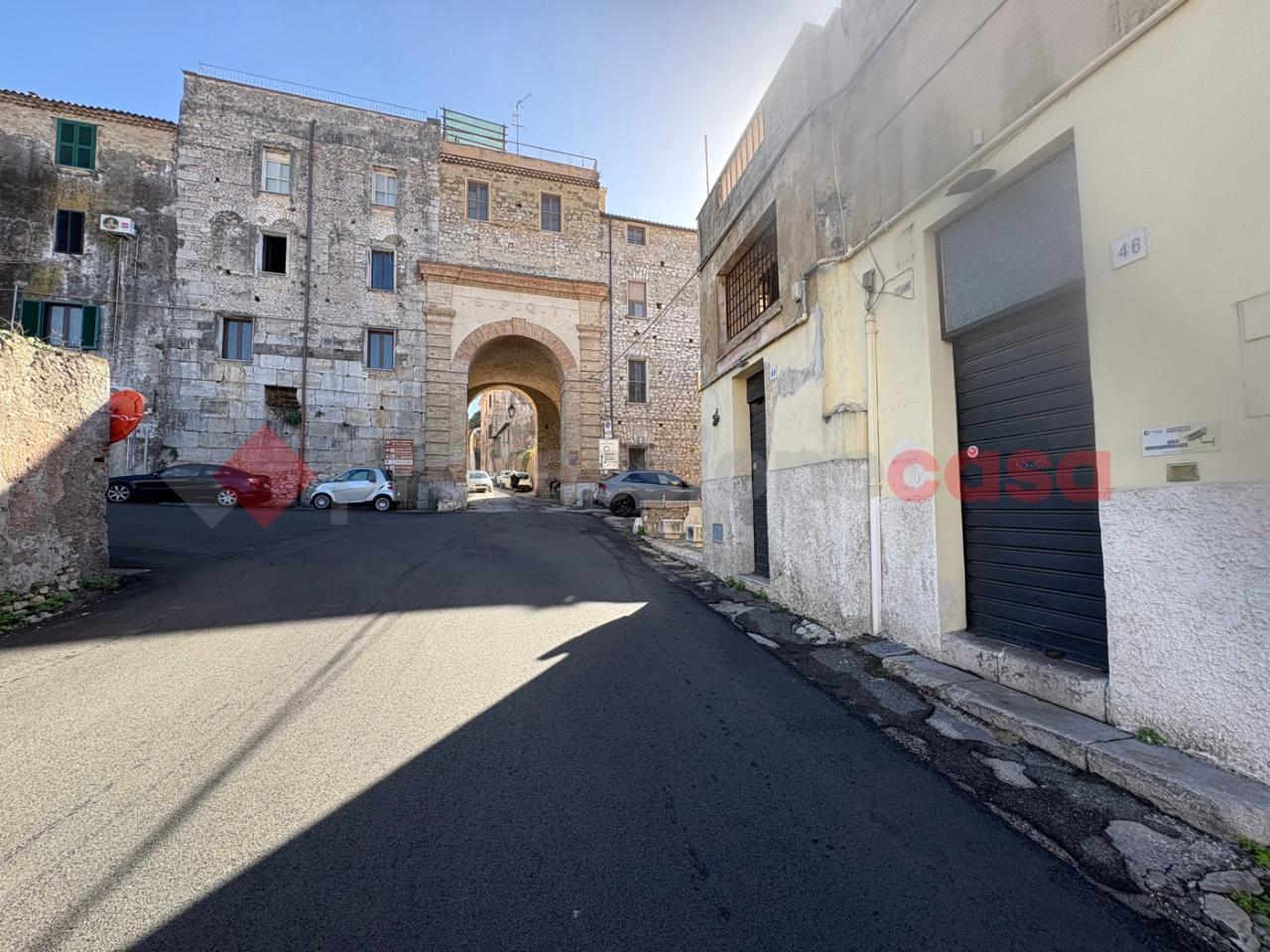 Negozio in Via Porta Romana 46, Terracina, {3} - Foto 2