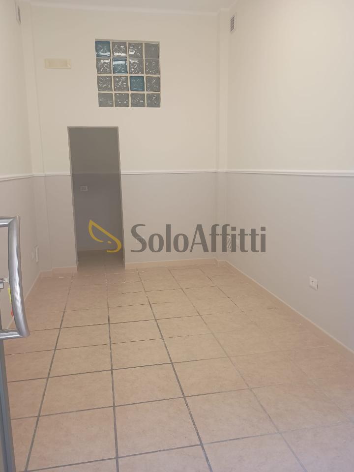 Negozio in Via Timavo 21, Bari, {3} - Foto 1