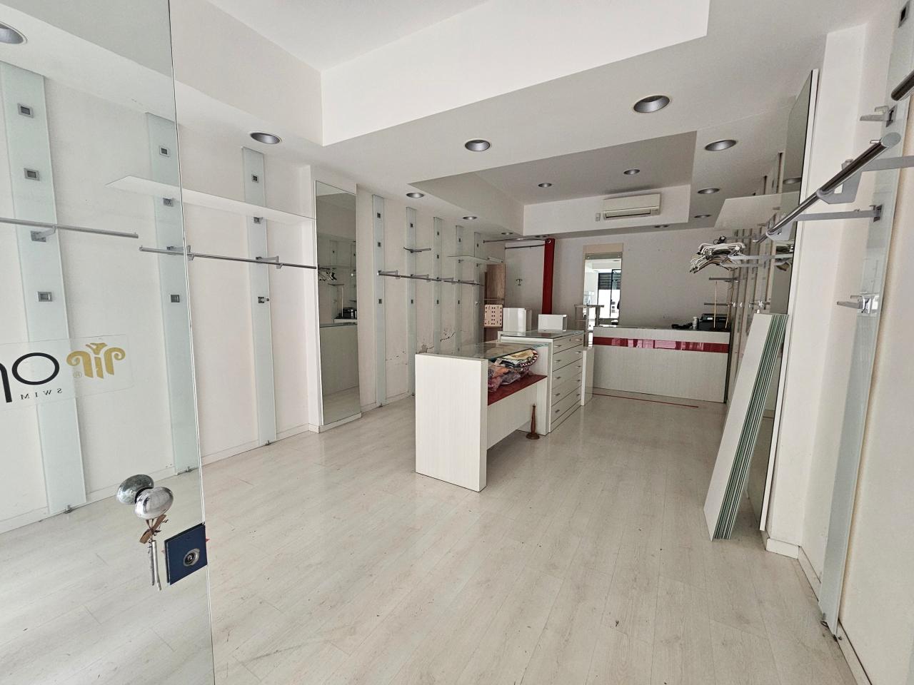 Negozio in Via Pietro Gori 32, Sarzana, {3} - Foto 2