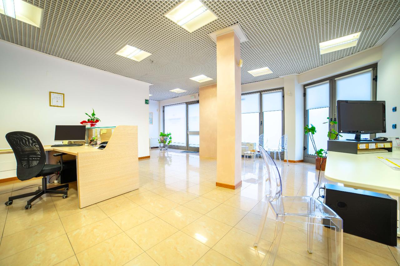 Ufficio in Via Vittorio Veneto 1, Castel D'Ario, {3} - Foto 2