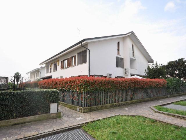 Villa a schiera in Via Silvio Cella 59, Novara - Foto 1