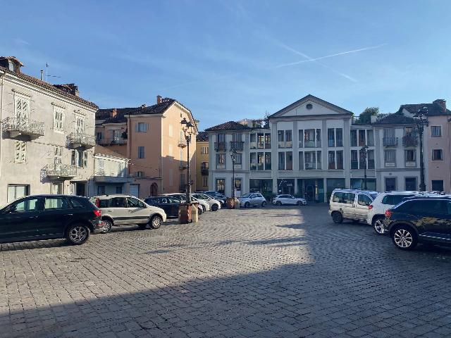 Negozio in Piazza Orto San Pietro, Acqui Terme - Foto 1