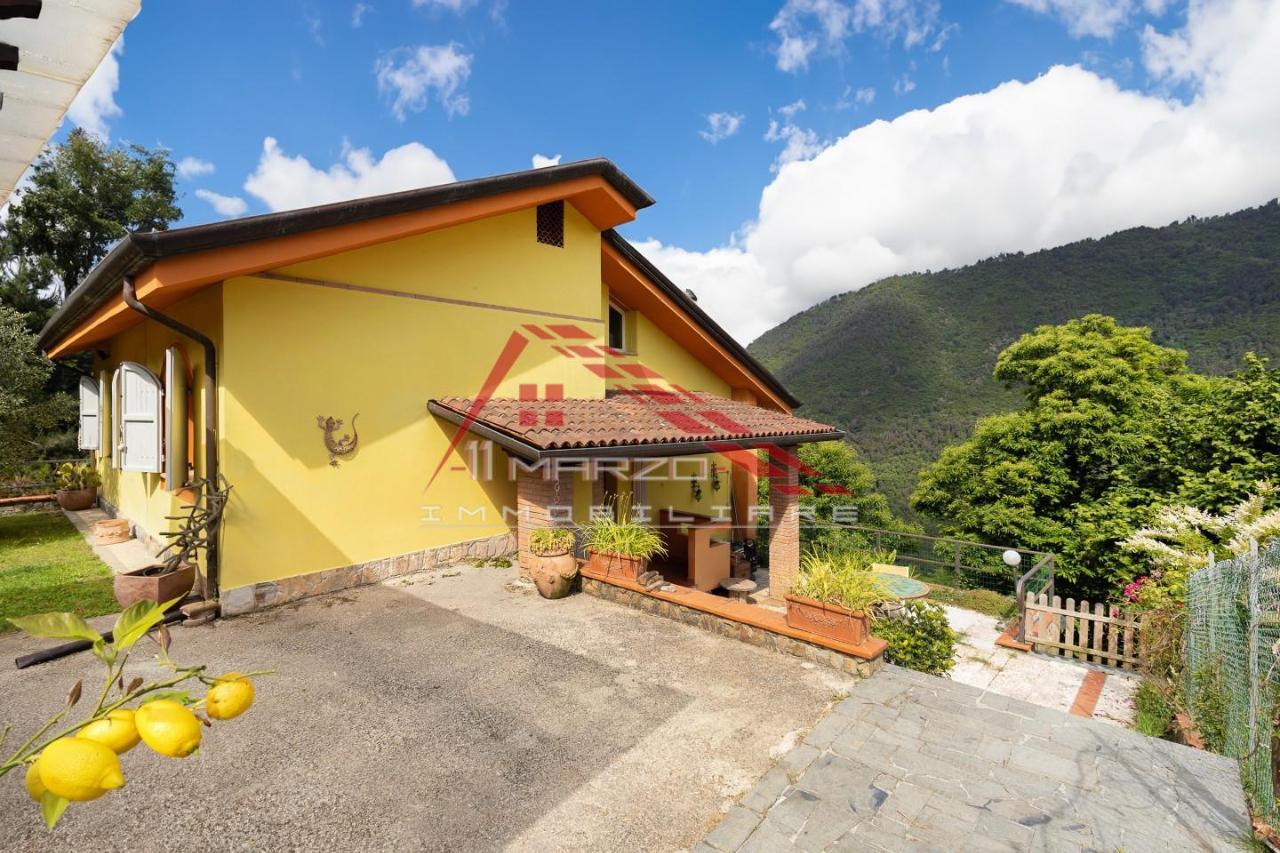 casa indipendente in vendita a Massa in zona Antona