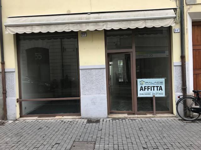 Negozio in affitto a Faenza