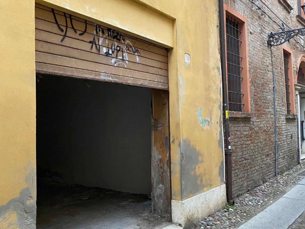 Magazzino in vendita a Ferrara