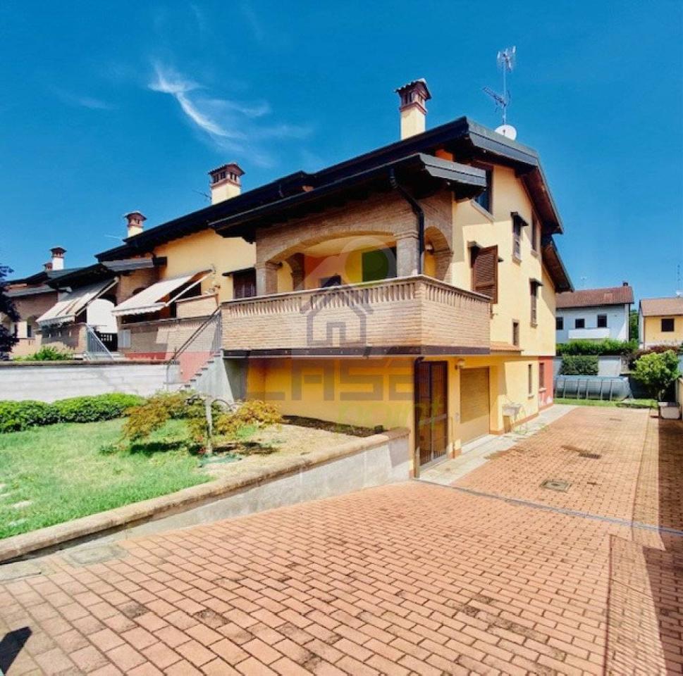 Villa in vendita a Inverno E Monteleone