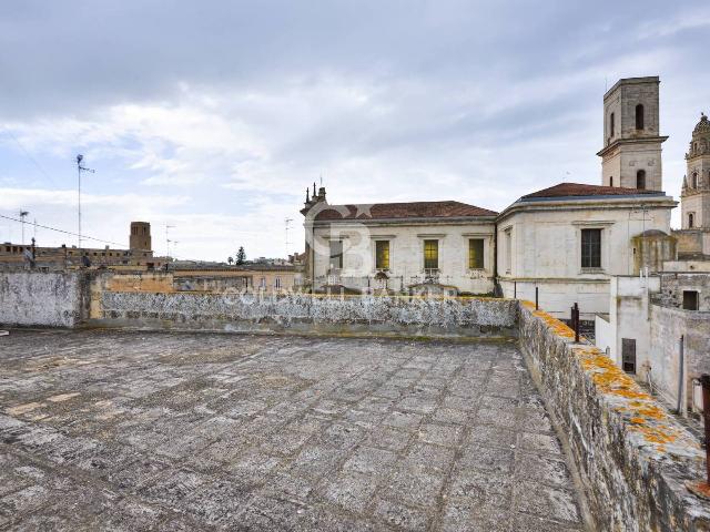 Palazzina commerciale in Piazzetta Innocenzo XII, Lecce - Foto 1