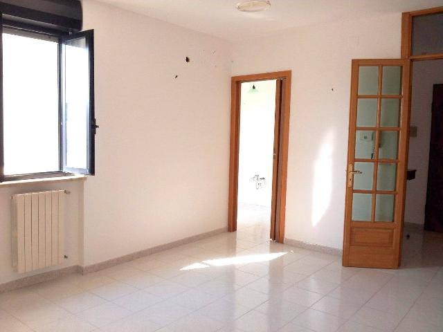 Apartament in {3}, Via Teodosio - Photo 1