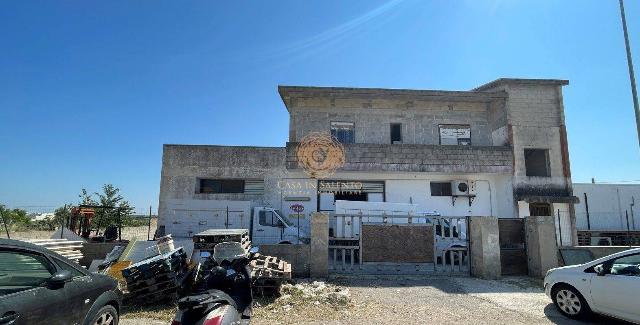 Commercial building in Via Cristoforo Colombo, Presicce-Acquarica - Photo 1