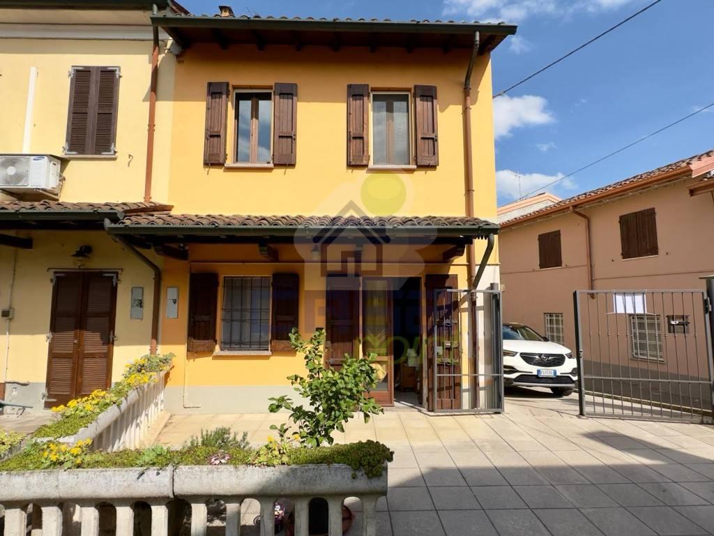 Casa indipendente in vendita a Grumello Cremonese ed Uniti