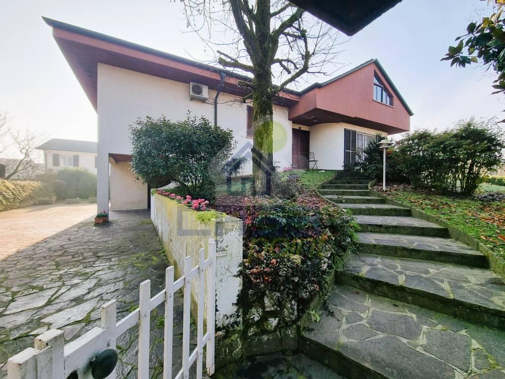 Villa in vendita a Senna Lodigiana