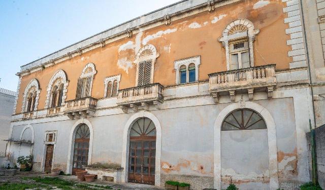 Palazzina commerciale in Via delle Donne, Carovigno - Foto 1