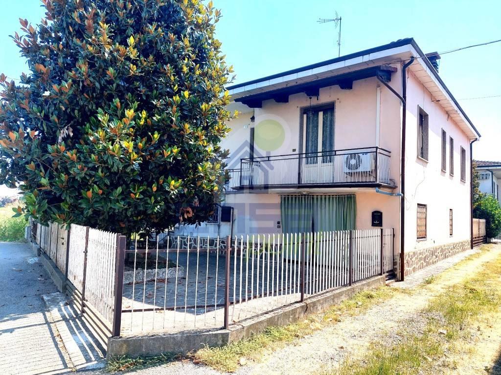 Casa indipendente in vendita a Castelvetro Piacentino