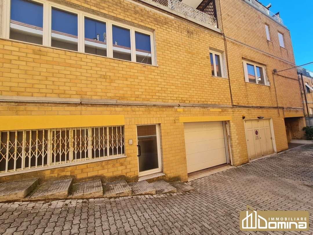 Magazzino in Via Trionfi, Ancona, {3} - Foto 1