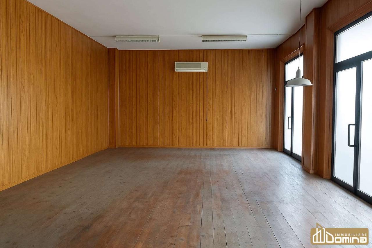 Negozio in Via delle Grazie, Ancona, {3} - Foto 1