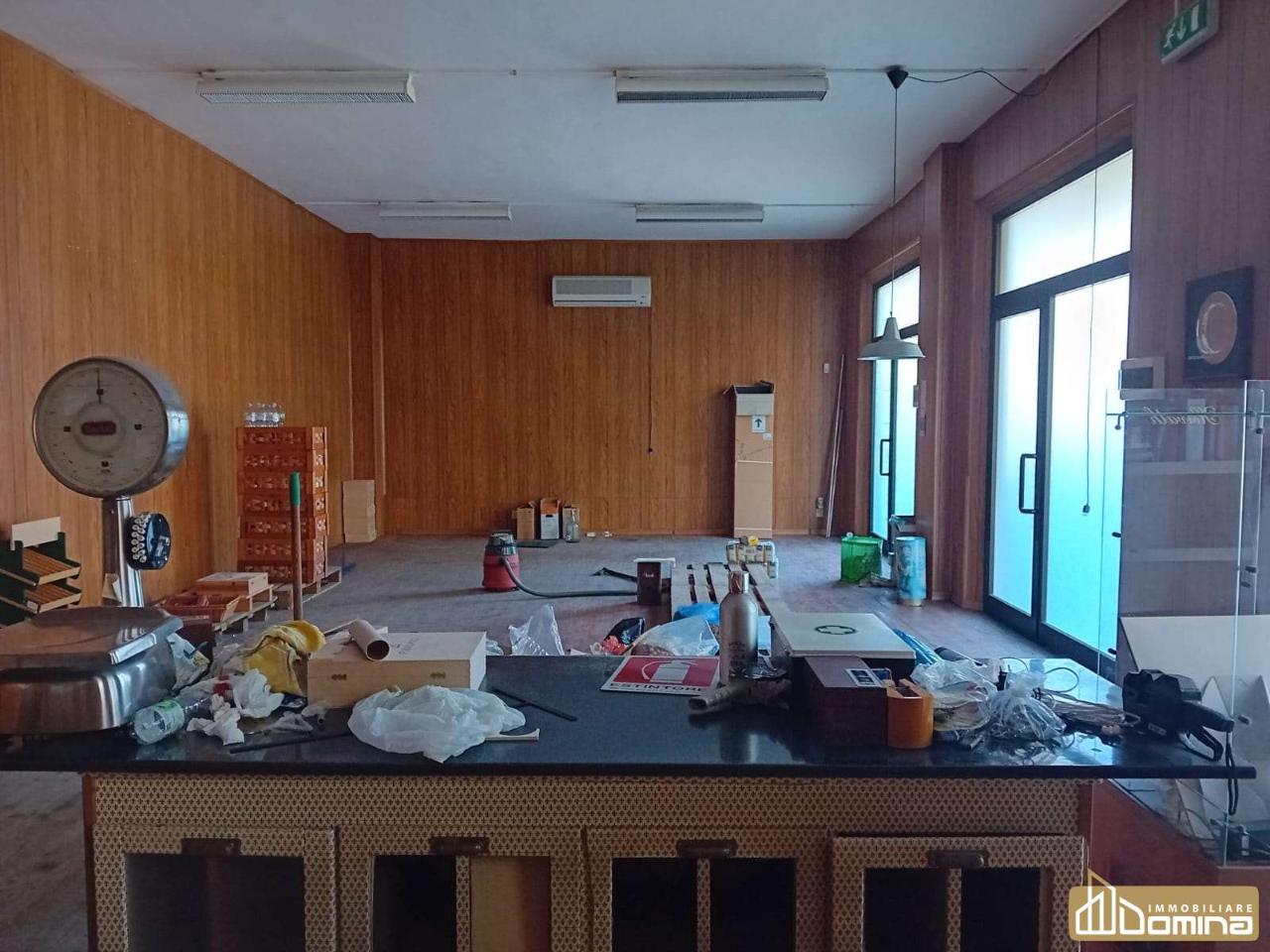 Negozio in Via delle Grazie, Ancona, {3} - Foto 2