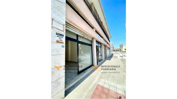 Negozio in Viale Marche 2d, Lecce, {3} - Foto 1