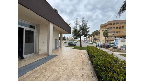 Negozio in Via Salvatore Nahi 55, Lecce, {3} - Foto 1