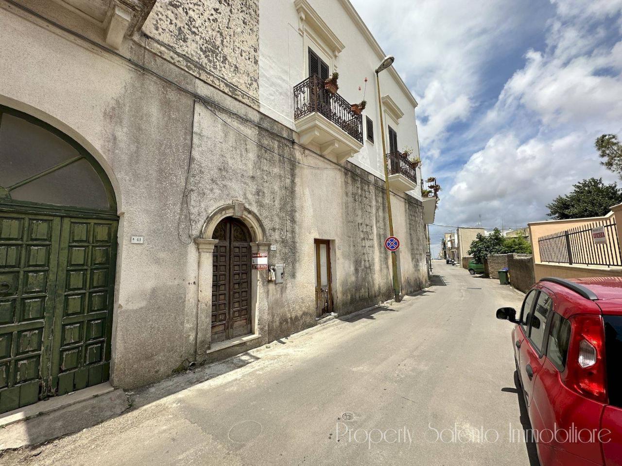 Palazzina commerciale in Via Raheli 51, Ugento, {3} - Foto 1