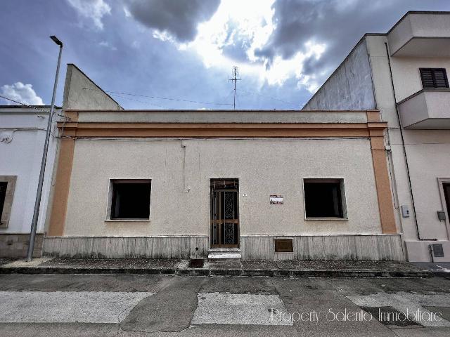 Casa indipendente in Via Capitano Cazzato 39, Presicce-Acquarica - Foto 1