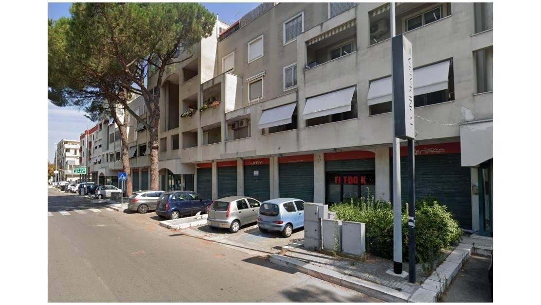 Negozio in affitto a Lecce
