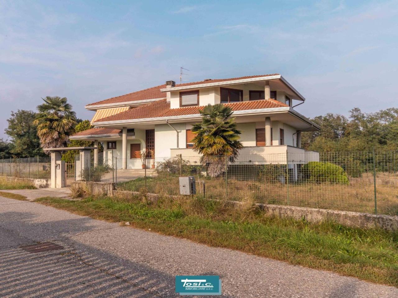 Villa in vendita a Fontaneto D'Agogna