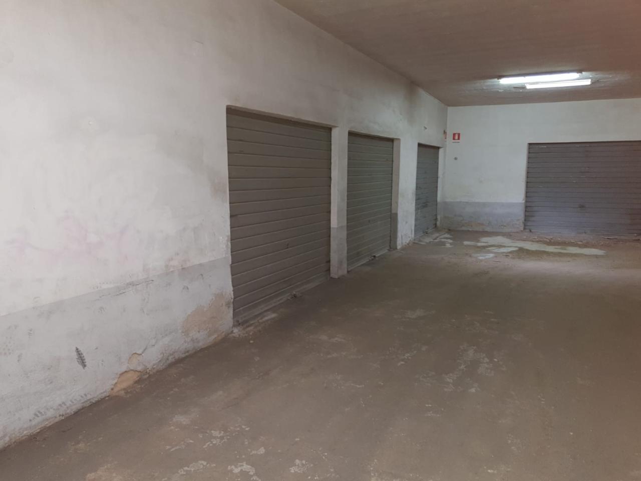 Parcheggio chiuso in , Siracusa, {3} - Foto 2