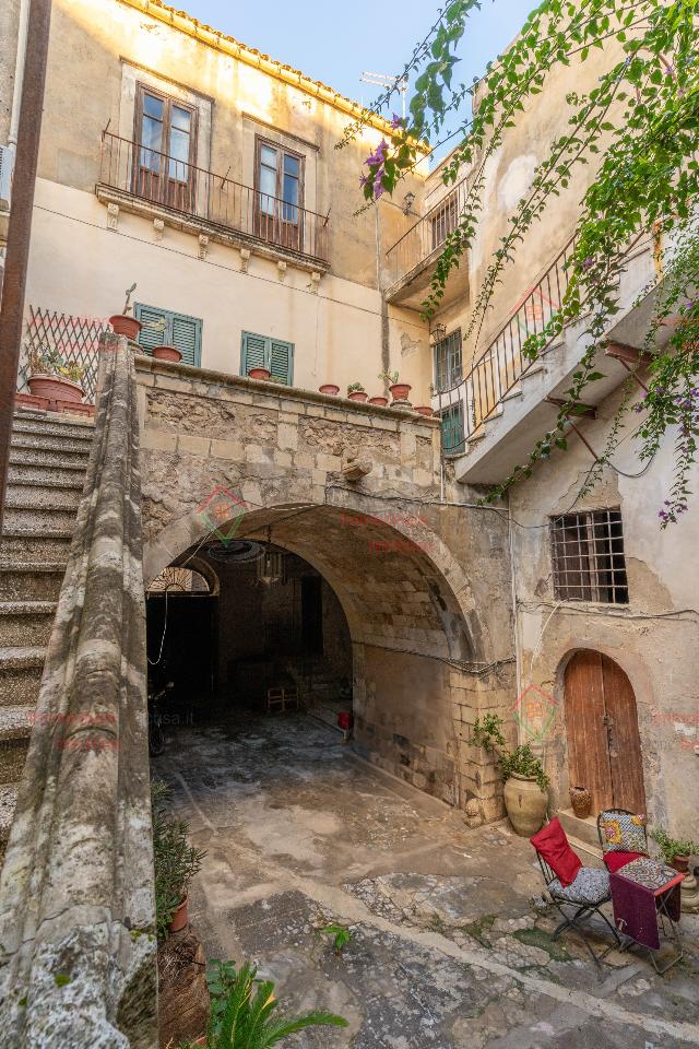 appartamento in affitto a Siracusa in zona Isola Ortigia