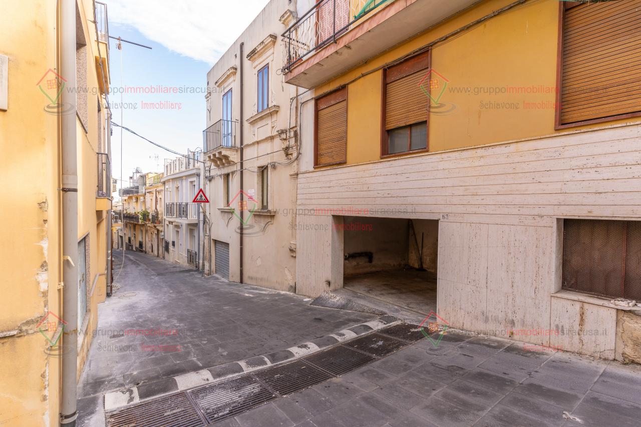 Parcheggio chiuso in , Melilli, {3} - Foto 1