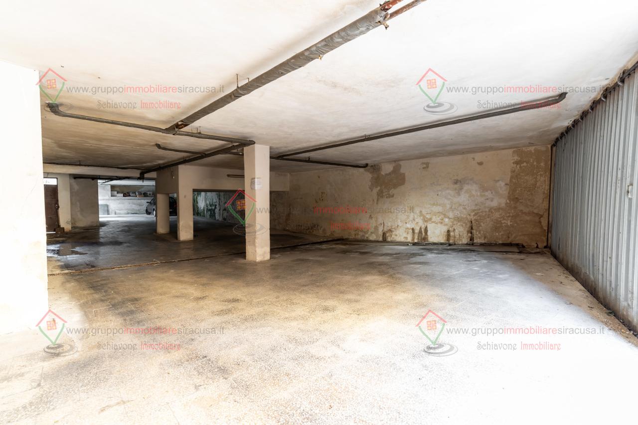 Parcheggio chiuso in , Melilli, {3} - Foto 2