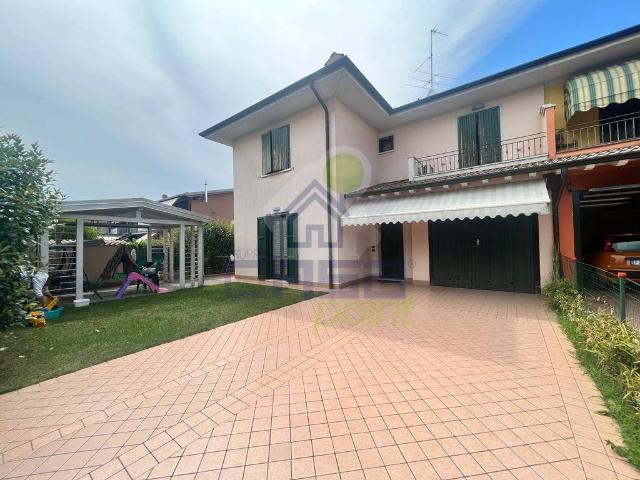 Terraced house in XXVIII Maggio, Pontevico - Photo 1