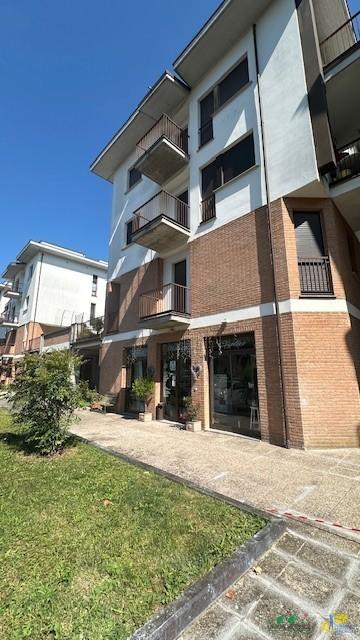 Negozio in Piazza Borsellino E Falcone 4, Salsomaggiore Terme, {3} - Foto 2