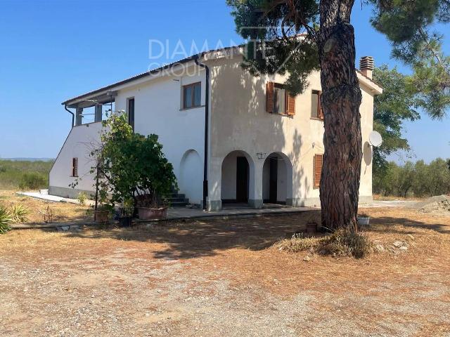 Country house or cottage in Via Bettino Ricasoli, Manciano - Photo 1