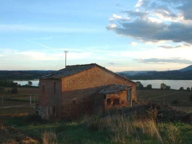 Country house or cottage in Strada Provinciale di Pozzuolo Tratto 1, Castiglione del Lago - Photo 1