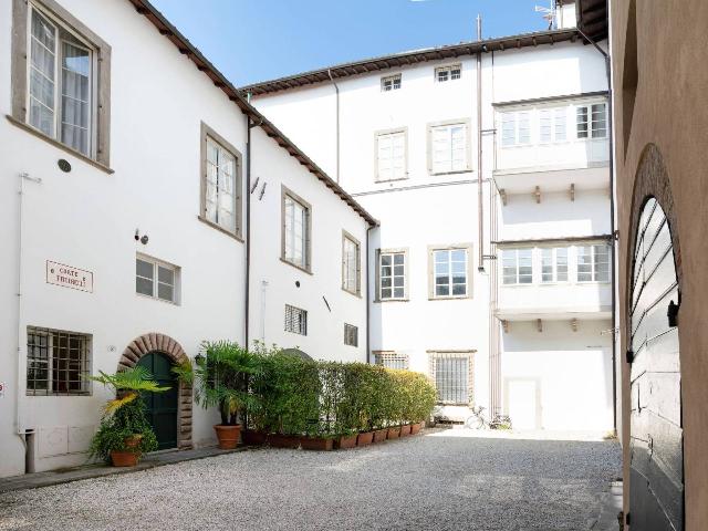 4-room flat in Via Fatinelli 1, Lucca - Photo 1