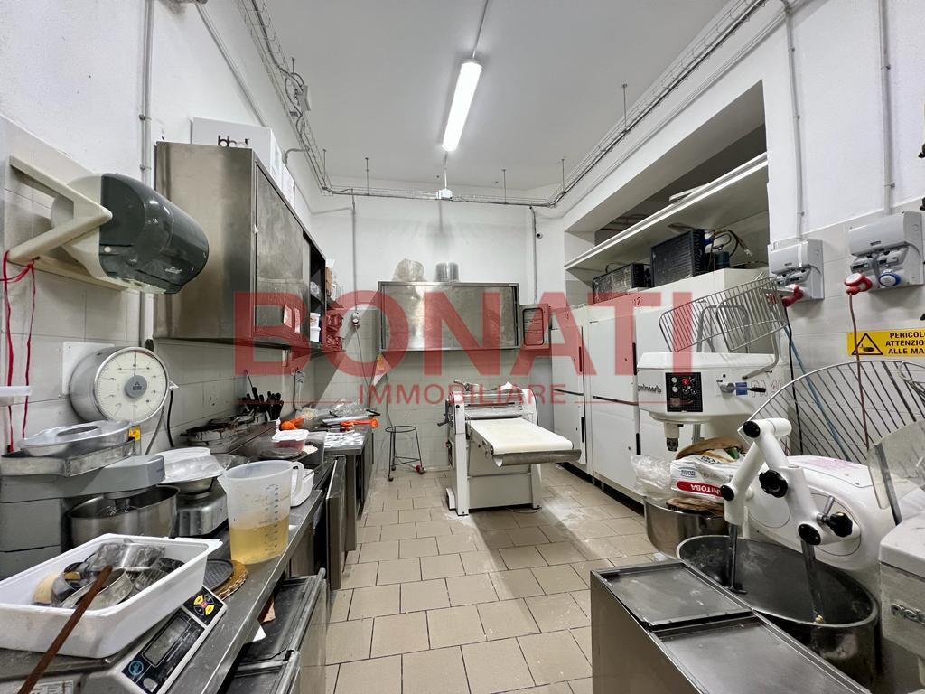 Palazzina commerciale in Via Napoli 27, La Spezia, {3} - Foto 1