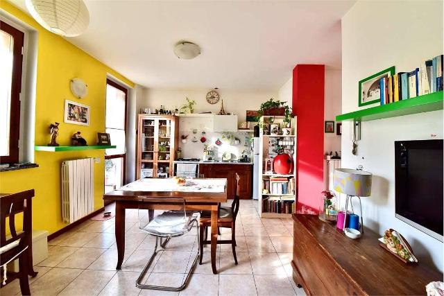 2-room flat in Via Baracca, Cantù - Photo 1